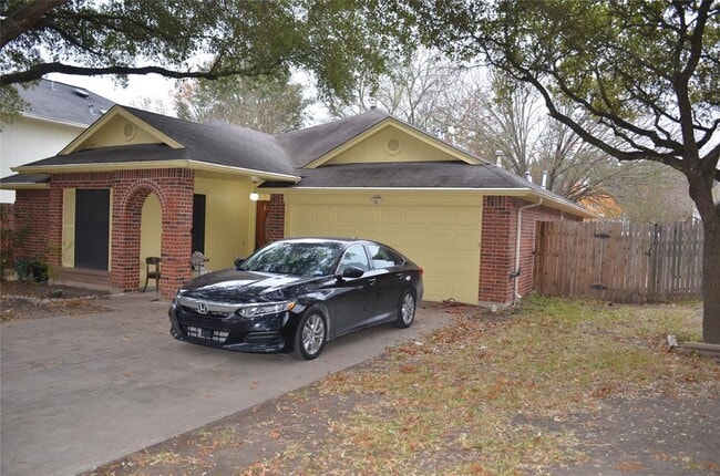 Building Photo - 1115 Faircrest Dr