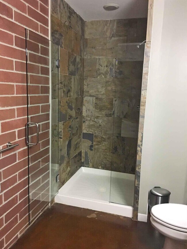 Building Photo - 322 E Liberty St