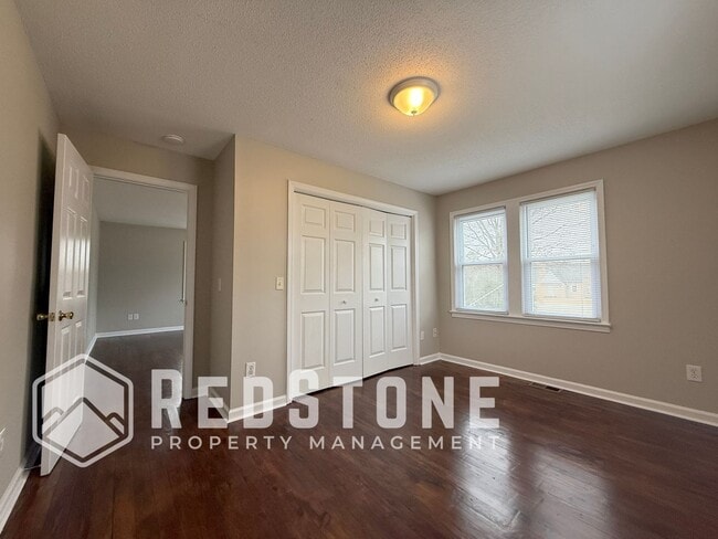 Building Photo - 921 E Haggard Ave