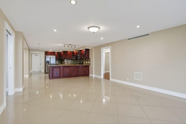 Building Photo - 3499 Oaks Way