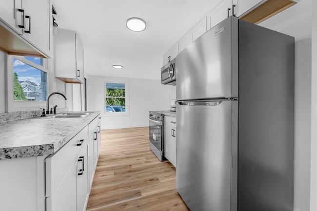 Building Photo - 702 E Park Ave