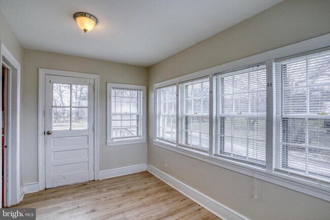 Building Photo - 1111 Bayview Rd