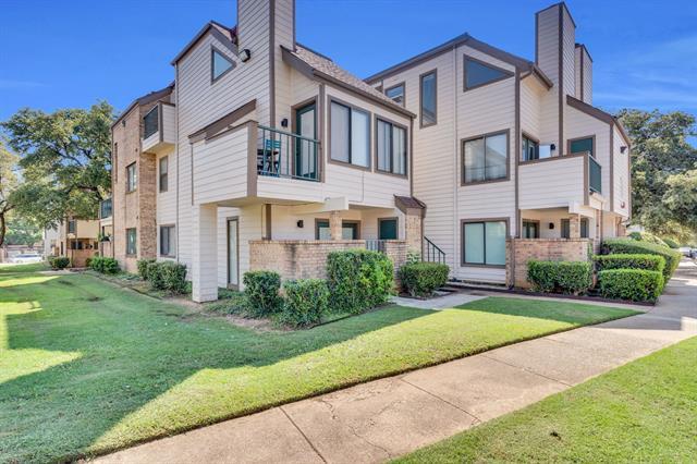 Building Photo - 2309 Balsam Dr