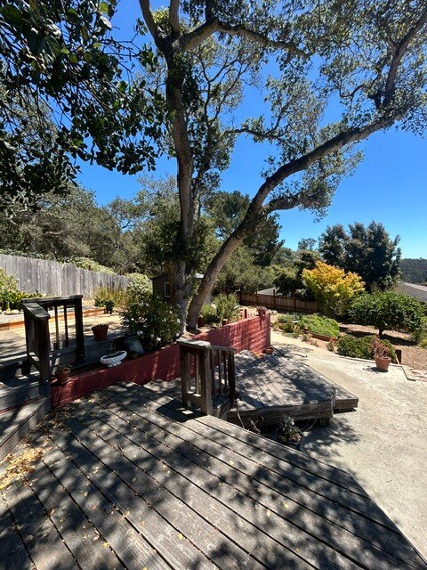 Building Photo - 6845 Lakeview Dr