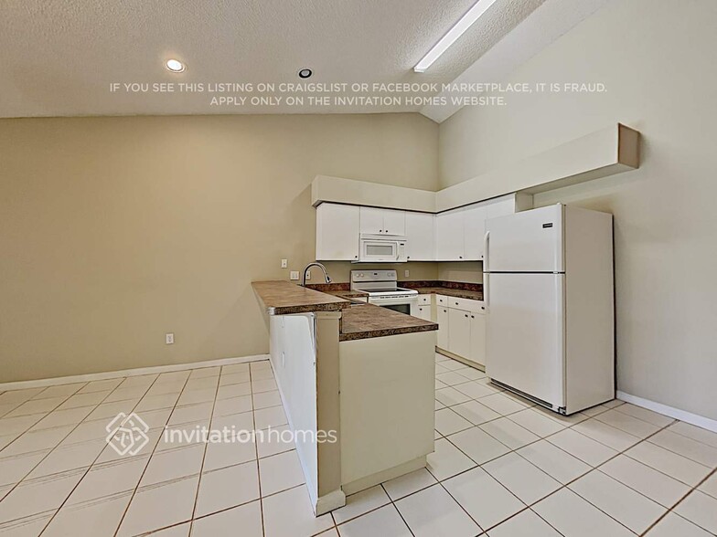 Building Photo - 13048 Meadowbreeze Dr