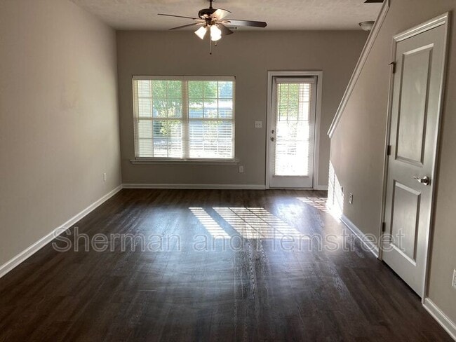 Building Photo - 622 Dobhill Ln
