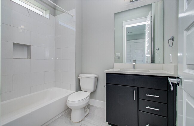 Building Photo - 2116 Naomi St