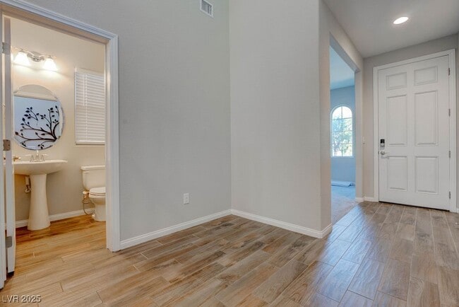 Building Photo - 12847 Slipknot St