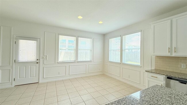Building Photo - 233 Quemado Dr
