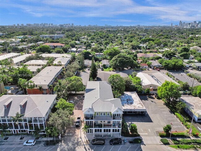 Building Photo - 2356 Wilton Dr