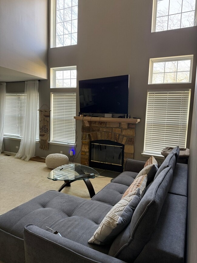 Building Photo - 160 Crescent Ln