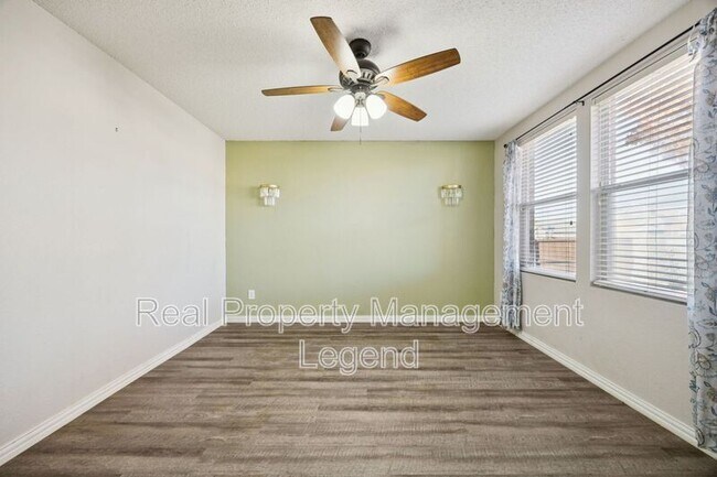 Building Photo - 2900 Sheridan Ln