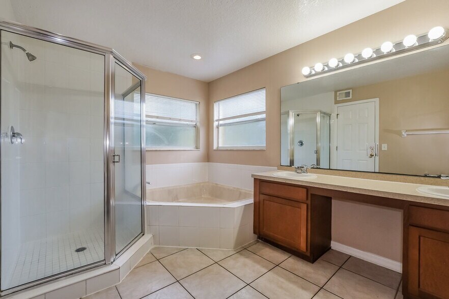 Building Photo - 1018 Pegel Ct