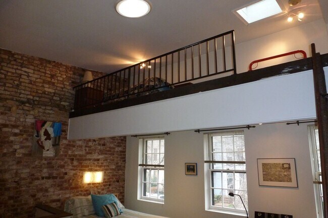Loft - 1113 C St SE