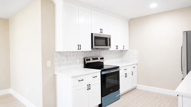 Building Photo - 1206 Pinewood Ln