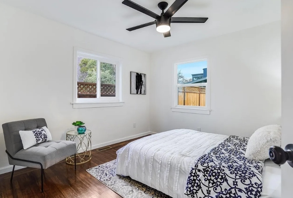 Building Photo - 2161 N Valley St