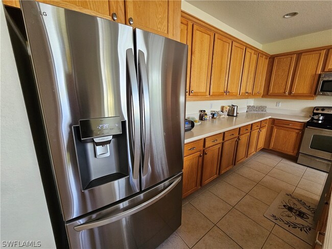 Building Photo - 2084 Par Dr