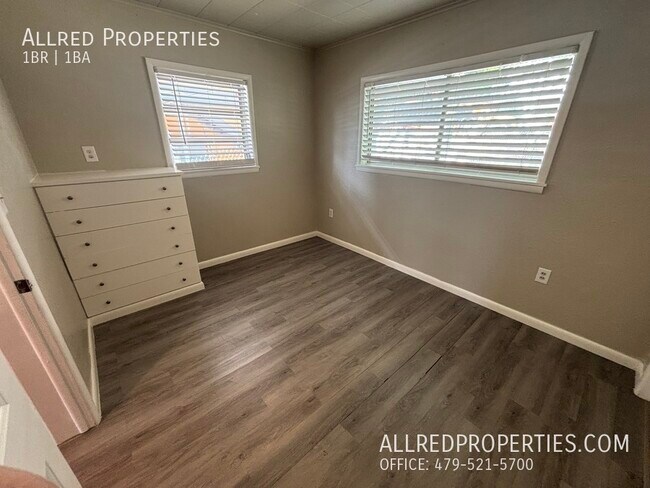 Building Photo - 621 N Leverett-3
