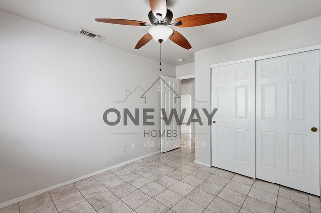 Building Photo - 819 E Cindy St