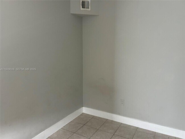 Building Photo - 335 SW 20th St