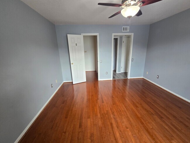 Building Photo - 1860 White Oak Dr