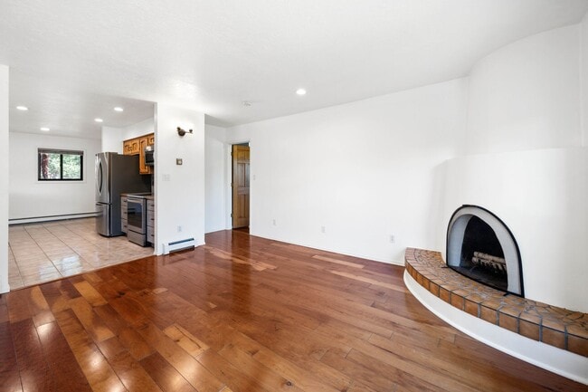 Building Photo - NEW MOVE-IN SPECIAL! Vibrant Home Off Rode...