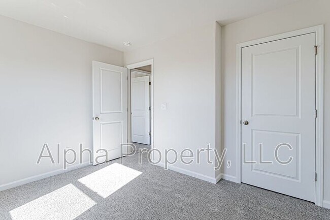 Building Photo - 816 Wolverine Ln