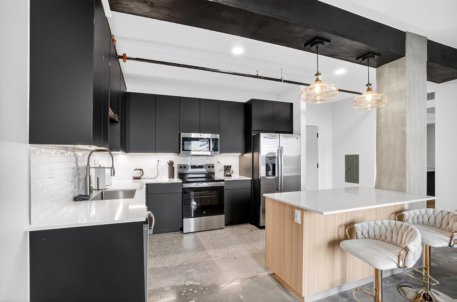 Building Photo - 406 S Boulder Ave