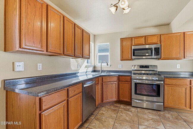 Building Photo - 10910 Acoma St