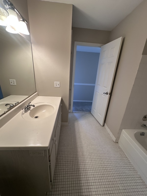 Building Photo - 1155 Charter Oak Ln