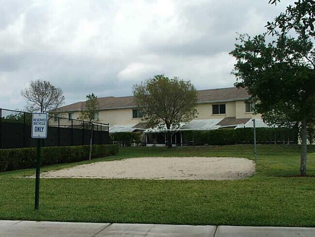 Building Photo - 4740 SW 12th Pl