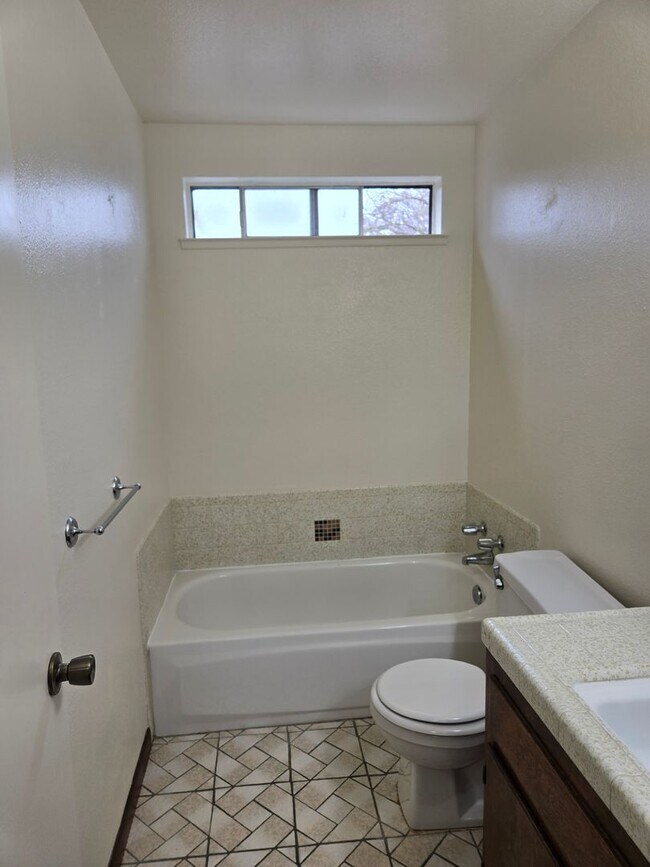 Building Photo - 3712 Kelso Way