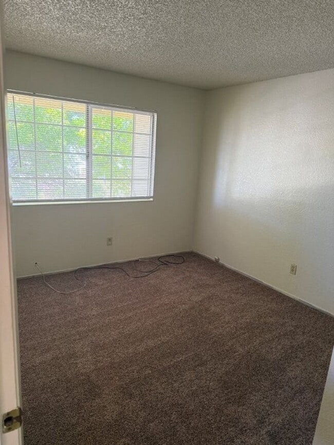 Building Photo - Browns Valley 3 Bedroom 2.5 Bath 2 Story w...