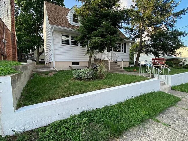 Building Photo - 71 Grove St