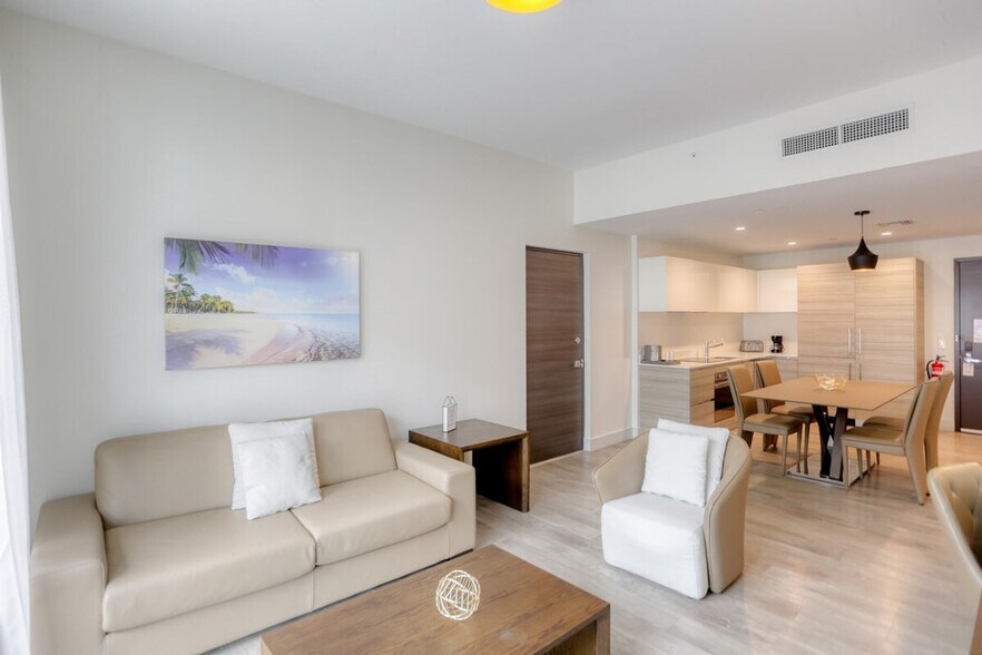 Building Photo - 209 N Ocean Dr