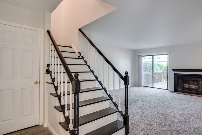 Building Photo - 889 Heatherbrook Ct
