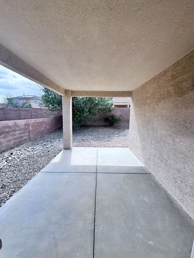 Building Photo - MOVE IN SPECIAL!! HALF OFF-SECURITY DEPOSIT! 3 bed 2 bath home in Los Lunas