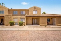 Building Photo - Charming 2 bed 1.5 bath Phoenix townhouse