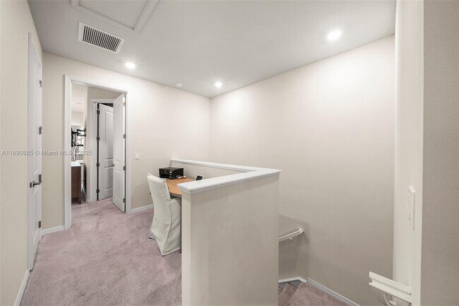 Building Photo - 2193 Appleton Cir S