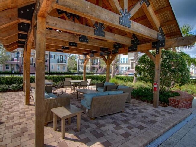 Building Photo - Gorgeous 3 bedroom, 2½ bath, 2 STORY townhome