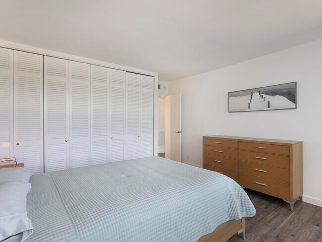 Building Photo - 111 N Pompano Beach Blvd