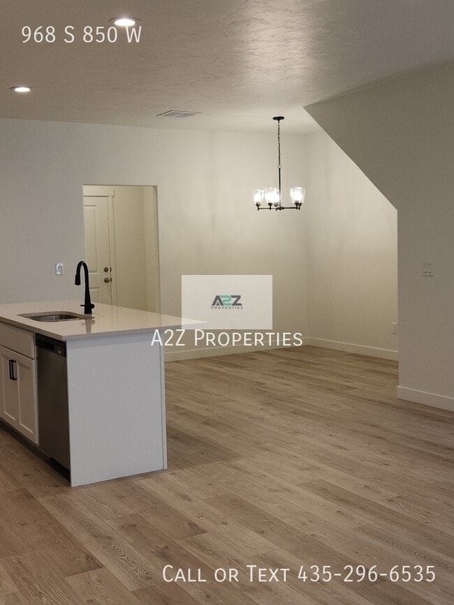 Building Photo - 968 S 850 W