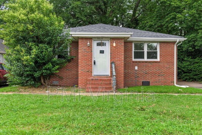 Building Photo - 3237 Verdun Ave