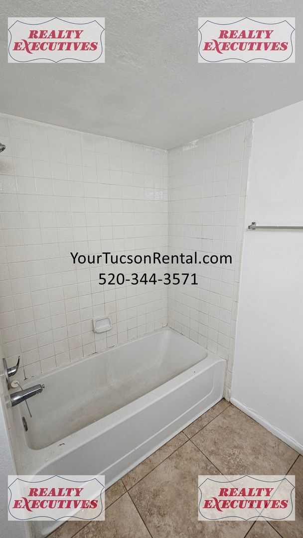 Building Photo - Downstairs - 3 Bedrooms and 2 baths with all appliances in Midvale Park