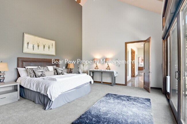 Building Photo - "Spacious 6-Bedroom Retreat with 7 Luxurious Bathrooms off Upper Bear Creek!"