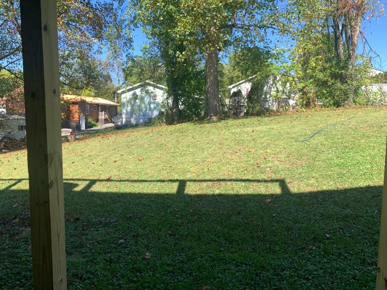 Building Photo - 102 Oakwood St