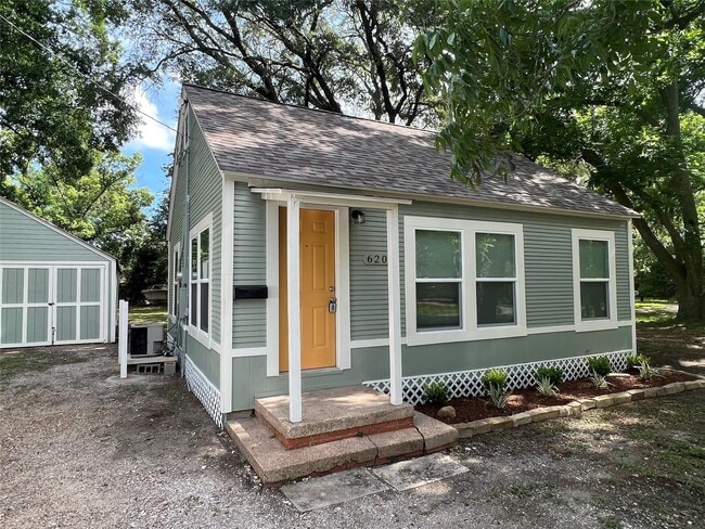 Primary Photo - 620 E Magnolia St