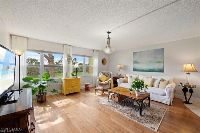 Building Photo - 1085 Forest Lakes Dr