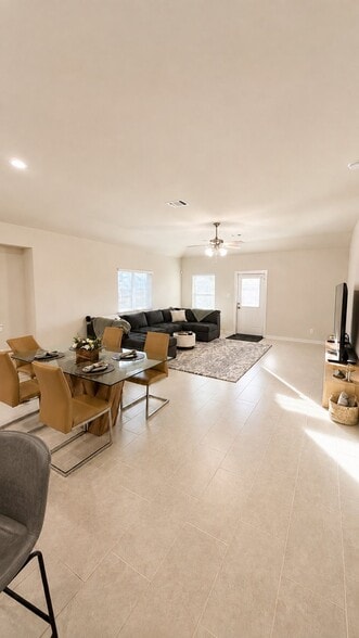 Building Photo - 2405 Village Azalea Dr