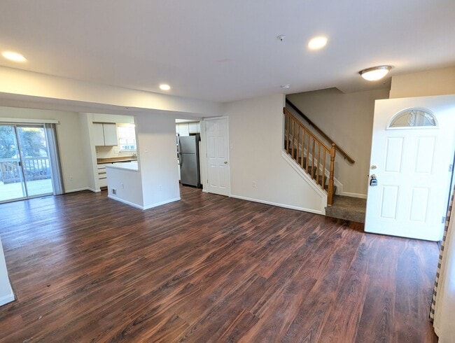 Building Photo - Well maintained townhouse in Robin Meadows Community with updated features available mid January!